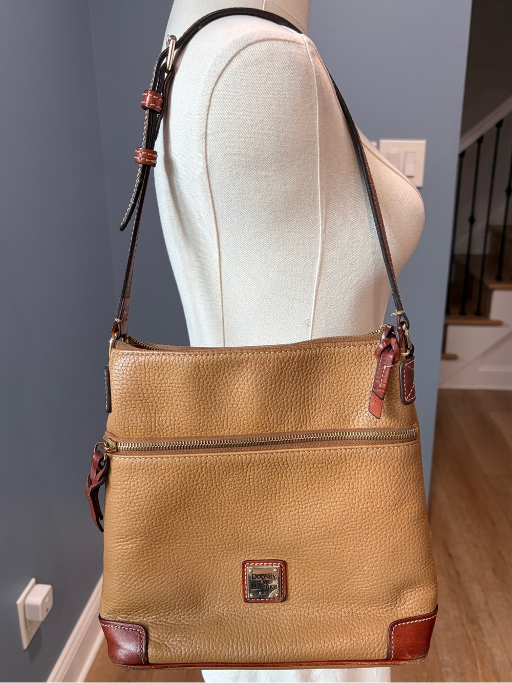 Dooney & Bourke Pebble Grain Leather Crossbody Shoulder Bag Tan Brown